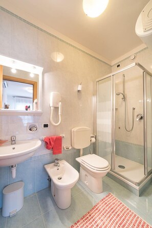 シャワー、ヘアドライヤー