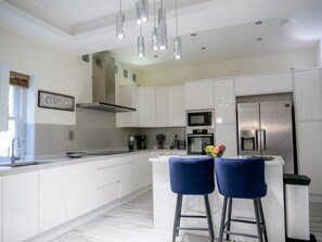 Køleskab, mikrobølgeovn, ovn, opvaskemaskine