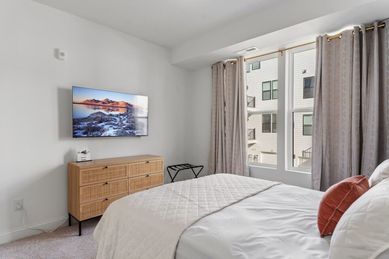 3 bedrooms, iron/ironing board, free WiFi, bed sheets