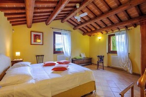 5 chambres, fer et planche à repasser, Wi-Fi gratuit, draps fournis