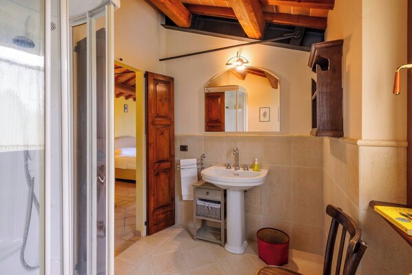 5 chambres, fer et planche Ă repasser, Wi-Fi gratuit, draps fournis