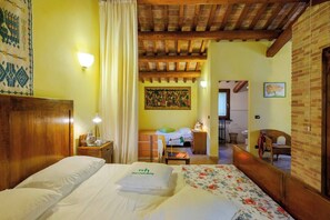 5 chambres, fer et planche à repasser, Wi-Fi gratuit, draps fournis