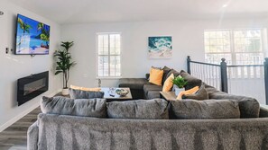 Smart TV, fireplace, video games, table football - Casa Captiva Heated Pool/Game Zone/Near Top Beaches (Fort Myers)