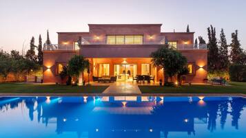 Villa | 7 bedrooms, Internet