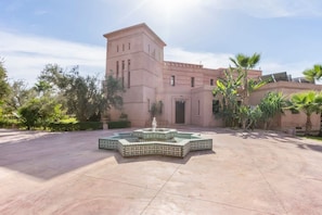 House | 5 bedrooms, Internet - Villa Koutoubia Your Luxurious Oasis in Marrakech (Al Ouidane)