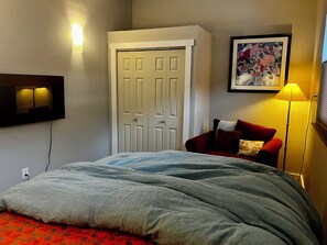 1 bedroom, iron/ironing board, WiFi, bed sheets - Comfortable 1-bedroom apt within walking distance to town. Pets welcome! (Leavenworth)