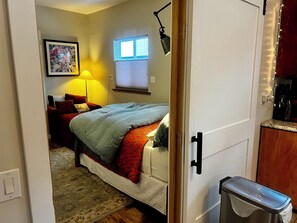 1 habitación, tabla de planchar con plancha, wifi y ropa de cama 