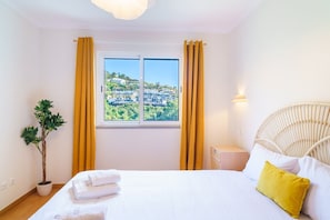 1 slaapkamer, een bureau, internet, beddengoed