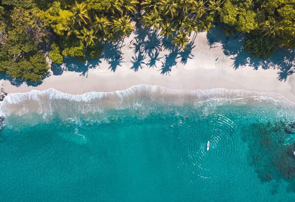Solstolar och strandhanddukar