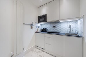 Apartment | 1 bedroom - The Fairytale - Fitzrovia - by Frankie Says (London)