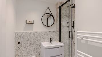 Apartment | Bathroom