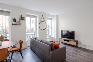 Interior - Flirty Chambers - Fitzrovia - by Frankie Says (London)