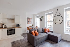 1 bedroom - Flirty Chambers - Fitzrovia - by Frankie Says (London)