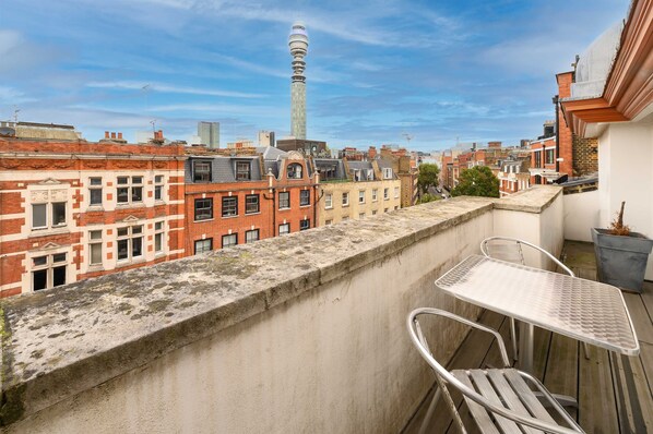 1 bedroom - The Aristocrat - Fitzrovia - by Frankie Says (London)