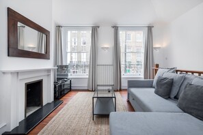 Apartment - The Fitzroy Quarter - Fitzrovia - by Frankie Says (London)