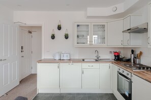 Apartment | 1 bedroom - The Vanity Affair - Fitzrovia - by Frankie Says (London)