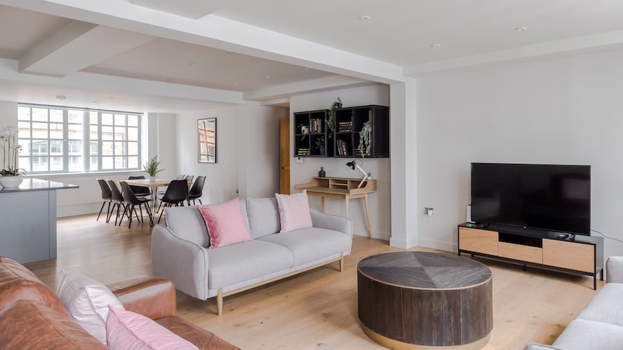 Circus of Colour - Farringdon - by Frankie Says