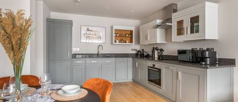 Appartamento | 2 camere, una scrivania, Internet