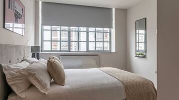 Apartment | 2 bedrooms, desk, Internet