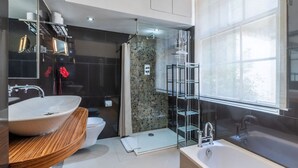 A modern bathroom with a large sink, a bathtub, a glass shower enclosure, and a toilet. - The Red Room Apartment - Fitzrovia - by Frankie Says (London)