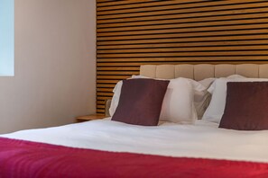 Apartment | 1 bedroom, Internet - The Red Room Apartment - Fitzrovia - by Frankie Says (London)