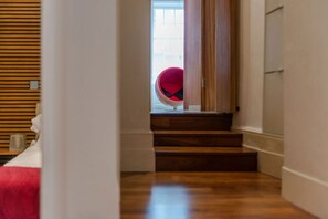 Apartment | 1 bedroom, Internet - The Red Room Apartment - Fitzrovia - by Frankie Says (London)