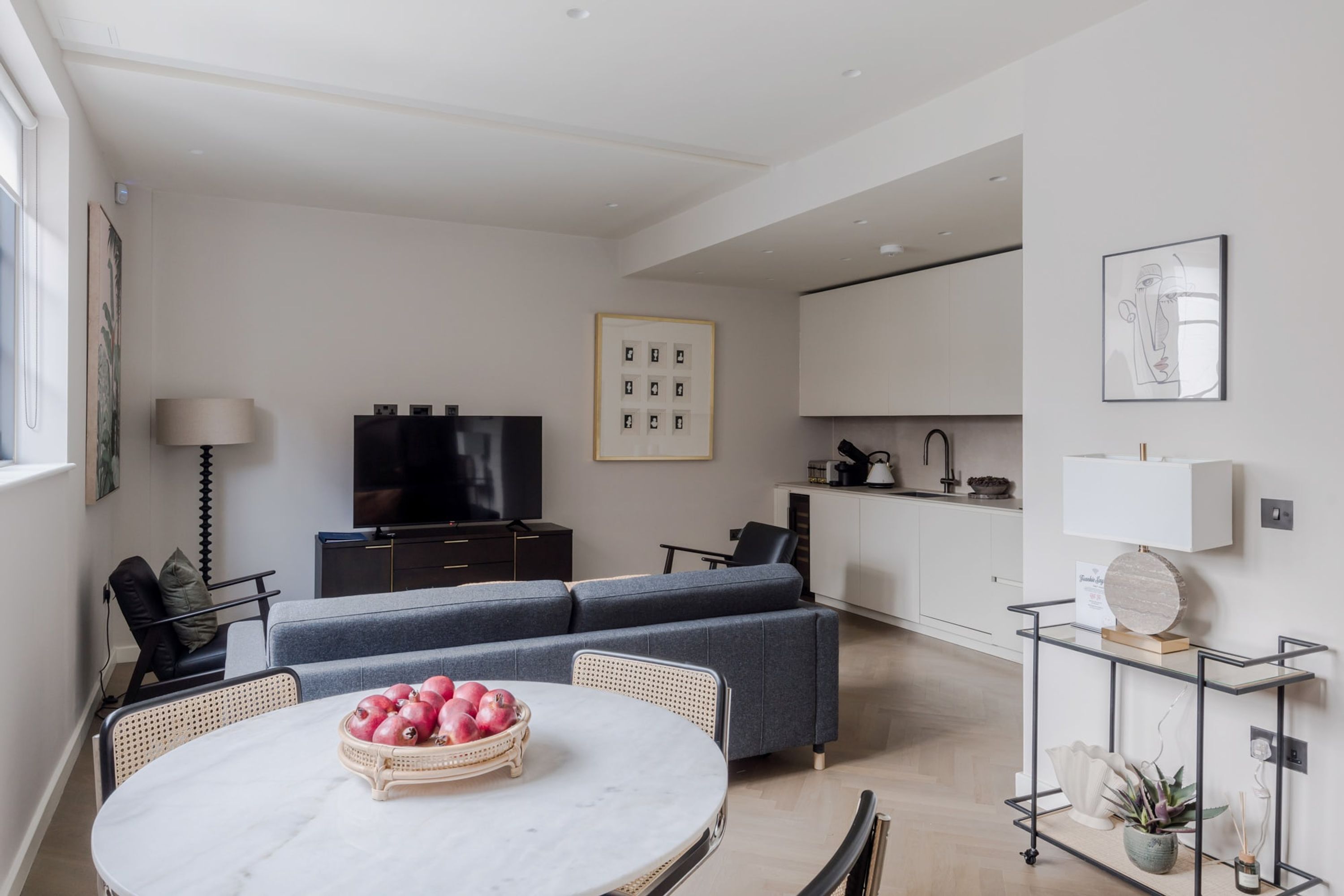 2 bedrooms, desk, high-speed internet