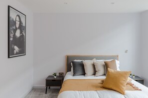 3 habitaciones, escritorio y acceso a internet 