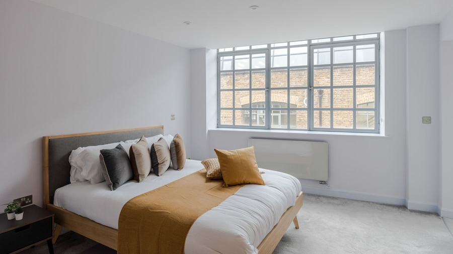 Law Order - Farringdon - by Frankie Says