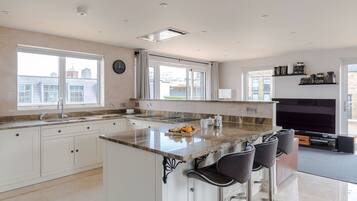 Appartement | 4 slaapkamers, een bureau, internet