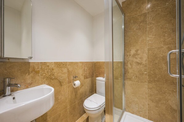 Apartment - A Midtown Minute - Holborn - by Frankie Says (London)