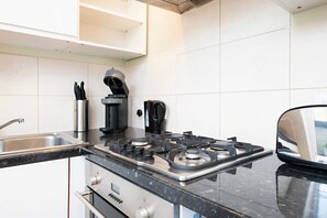 Apartment | Private kitchen - So Glamourous Pad - Fitzrovia - by Frankie Says (London)