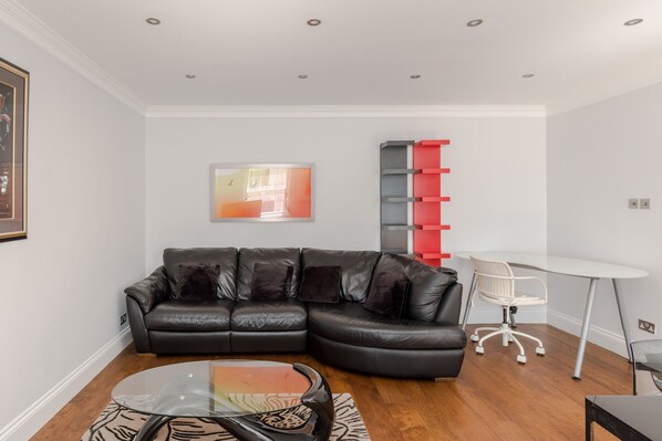 Apartment | 1 bedroom, Internet - Centre Point - Bloomsbury - by Frankie Says (London)