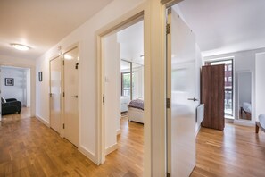 2 bedrooms - The Anarchist - Camden - by Frankie Says (London)