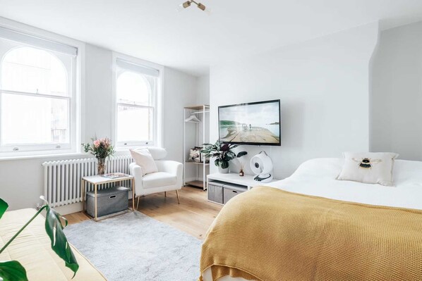 Apartment | Internet - The Contender - Fitzrovia - by Frankie Says (London)