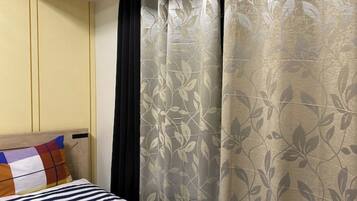 5 bedrooms, desk, iron/ironing board, WiFi