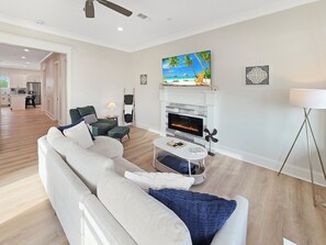 Una Smart TV, una chimenea, videojuegos
