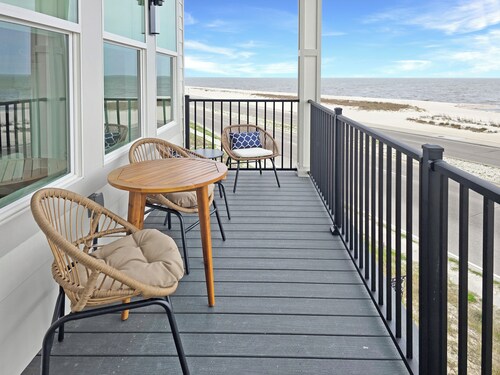 Seaside Villa - Gulf Breeze with an Ocean View!