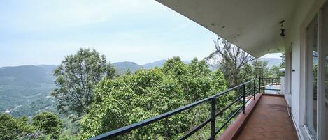 Villa, 5 Bedrooms | Terrace/patio