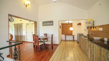 Villa, 5 Bedrooms | Living area | 40-cm LED TV with digital channels