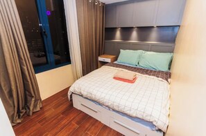1 habitación, escritorio, tabla de planchar con plancha y wifi 
