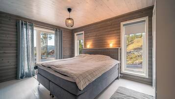 3 habitaciones, tabla de planchar con plancha, cuna de viaje y wifi