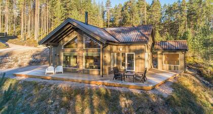 This luxurious holiday home with breathtaking views is suitable for 6 to 8 people. Within walking distance of the center of Vrådal.