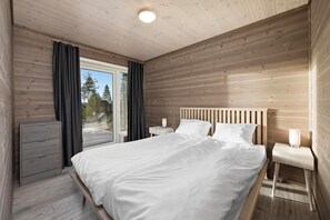 3 bedrooms, WiFi, bed sheets