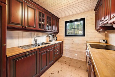 Marit's Hytte is a typical Norwegian holiday home, suitable for 6 to 8 people. Enjoy the fantastic view from the spacious veranda of this house.