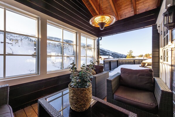 Interior - Next to the ski slope, in beautiful Vrådal, lies the charming and lovingly furnished holiday home ‘Drømhytte’. From this comfortable vacation home, you can step right into the ski lift. (Vrådal)