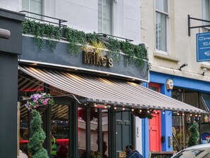 Exterior detail - Charming one bedroom flat (Greater London)