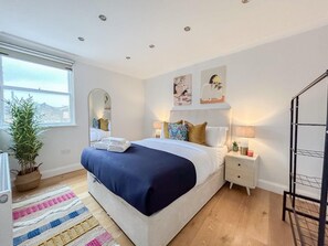 1 bedroom, iron/ironing board, travel cot, WiFi - Charming one bedroom flat (Greater London)