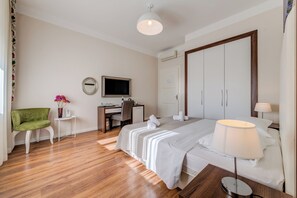 Deluxe dvokrevetna soba s pogledom na grad | In-room safe, desk, blackout drapes, free WiFi - Bastion Luxury Rooms (Split)