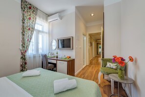 Deluxe dvokrevetna soba s pogledom na grad | In-room safe, desk, blackout drapes, free WiFi - Bastion Luxury Rooms (Split)